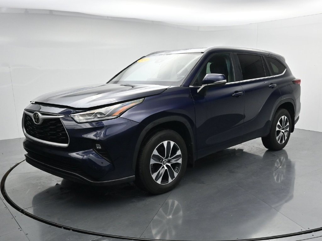 Used 2024 Toyota Highlander XLE AWD/4WD image 4