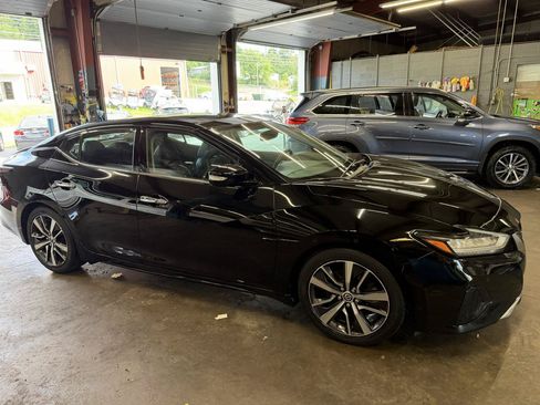 Used 2019 Nissan Maxima 3.5 SL w/ Floor Mat Group FWD image 4