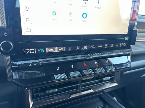 Used 2025 GMC Hummer EV 2X w/ LPO, Sport Package image 18