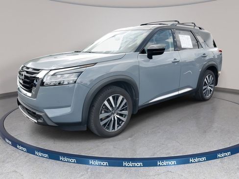 Used 2022 Nissan Pathfinder Platinum w/ Cargo Package image 1