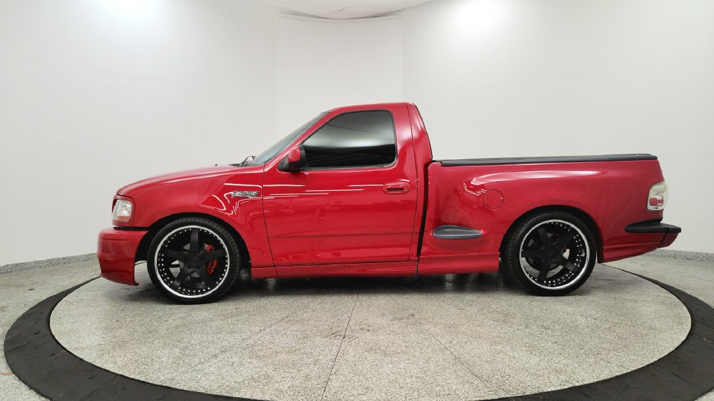 Used 2004 Ford F150 Lightning RWD image 2