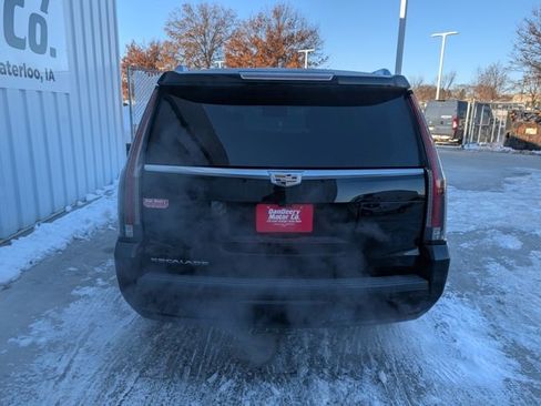 Used 2020 Cadillac Escalade Premium Luxury image 26