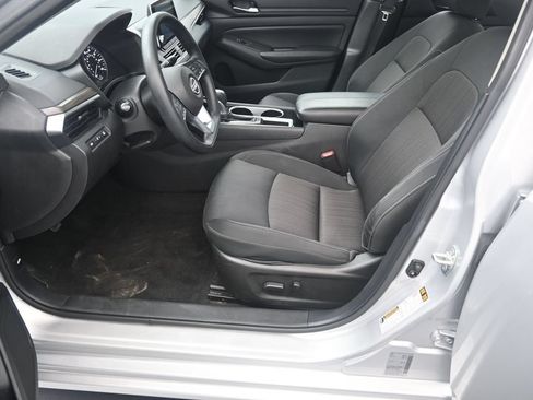 Used 2024 Nissan Altima 2.5 SV FWD image 16