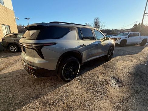 Used 2025 Chevrolet Traverse RS AWD/4WD image 5