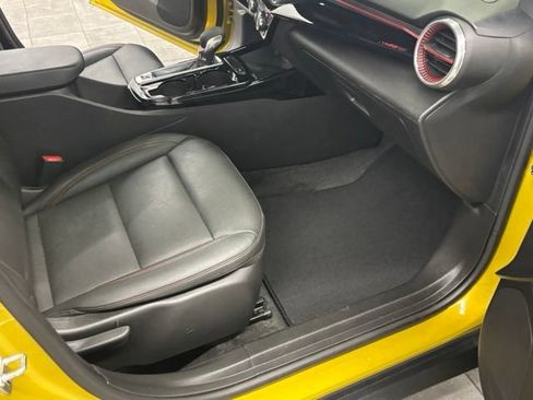 Used 2024 Chevrolet Trax RS w/ Sunroof Package FWD image 41