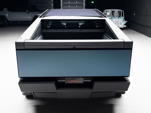 Used 2024 Tesla Cybertruck AWD Crew Cab image 22