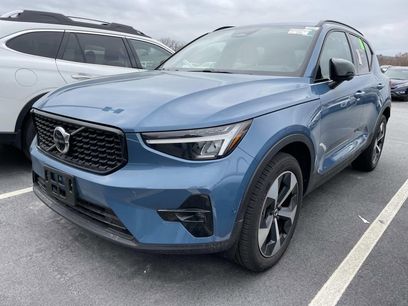 Used 2025 Volvo XC40 B5 Plus