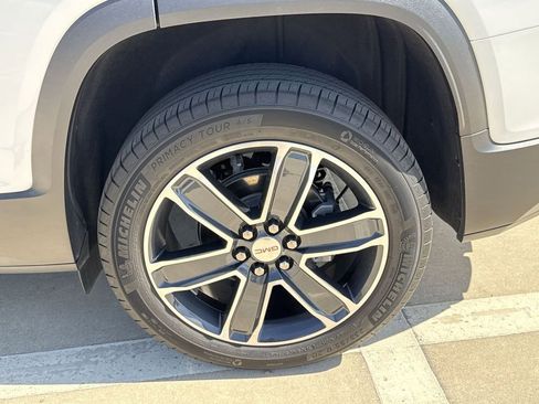 Used 2023 GMC Acadia SLT w/ Technology Package image 18