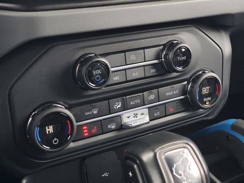 Used 2023 Ford Bronco Black Diamond w/ Sasquatch Package image 18