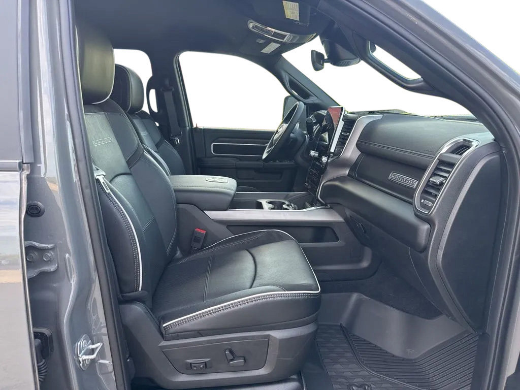 New 2026 RAM 2500 Laramie AWD/4WD image 24