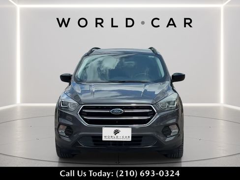 Used 2017 Ford Escape SE w/ Equipment Group 201A FWD image 8