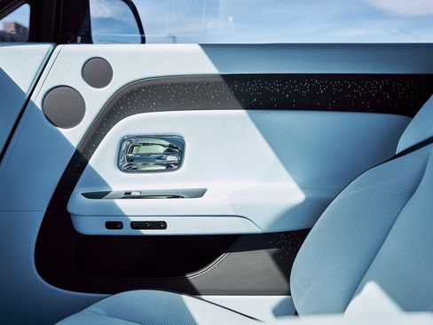 Used 2025 Rolls-Royce Spectre Base image 42