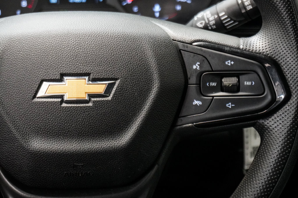 Used 2025 Chevrolet Trax LS FWD image 13