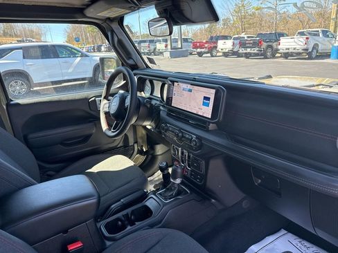 Used 2025 Jeep Wrangler Unlimited Rubicon AWD/4WD image 37