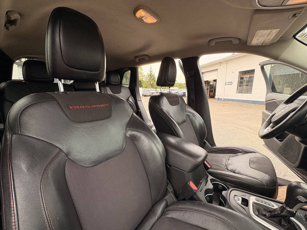 Used 2014 Jeep Cherokee Trailhawk w/ Cold Weather Group AWD/4WD image 21