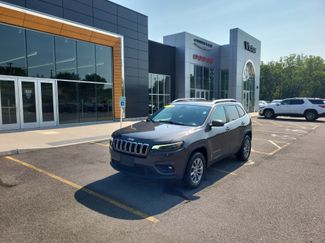 Used 2019 Jeep Cherokee Latitude Plus w/ Cold Weather Group image 1