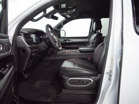 Used 2025 Jeep Wagoneer Series II AWD/4WD image 7