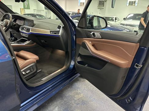 Used 2021 BMW X7 xDrive40i w/ Premium Package AWD/4WD image 34