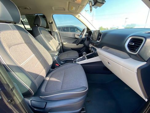 Used 2025 Hyundai Venue Limited FWD image 29