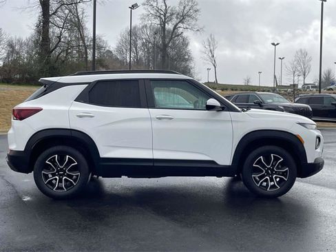 Used 2023 Chevrolet TrailBlazer ACTIV image 2