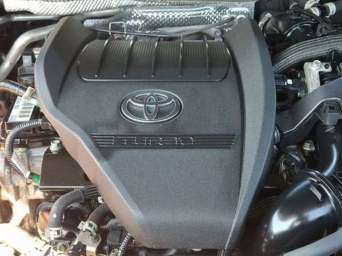 Used 2023 Toyota Highlander XLE AWD/4WD image 28