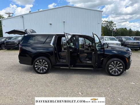 Used 2025 Chevrolet Suburban High Country w/ Sun And Tow Package AWD/4WD image 35