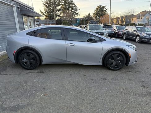 Used 2025 Toyota Prius LE image 7