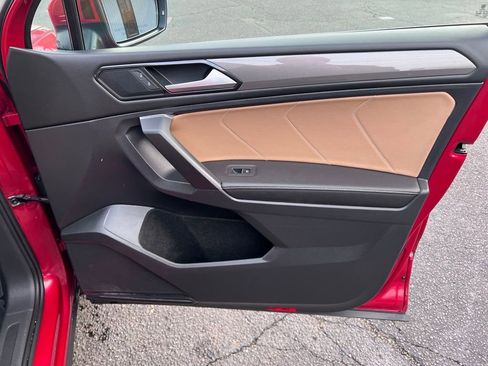 Used 2022 Volkswagen Tiguan SE image 59