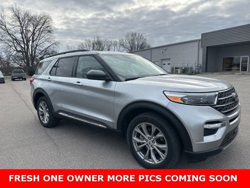 Used 2022 Ford Explorer XLT w/ Equipment Group 202A image 5