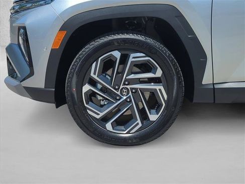 Certified 2025 Hyundai Tucson Limited AWD/4WD image 10