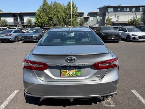 Used 2020 Toyota Camry SE FWD image 4