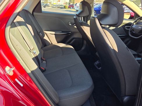 Used 2025 Kia K4 LXS image 15