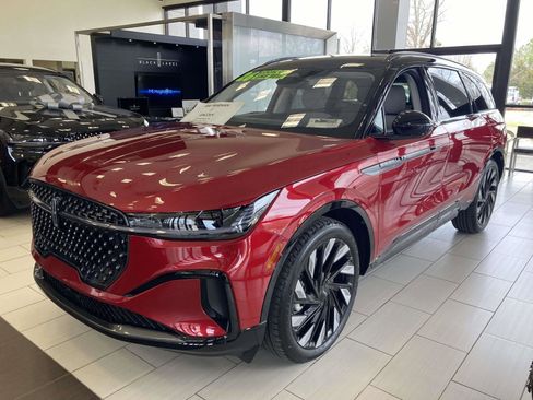 Used 2026 Lincoln Nautilus Reserve image 7