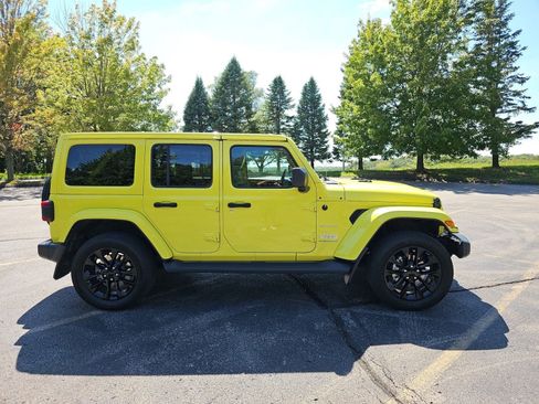 Used 2023 Jeep Wrangler Unlimited Sahara w/ Cold Weather Group AWD/4WD image 7