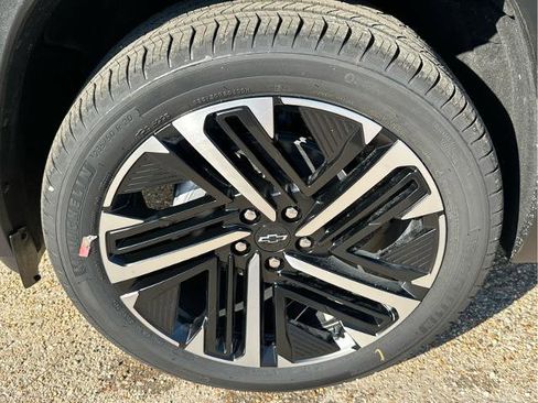 New 2026 Chevrolet Equinox RS w/ LPO, Floor Liner Package image 11