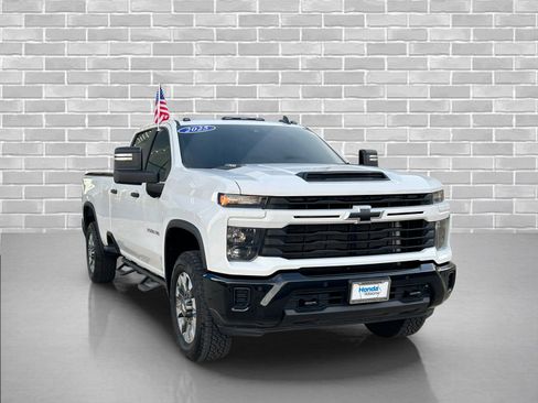 Used 2025 Chevrolet Silverado 2500 Custom w/ Custom Value Package image 7