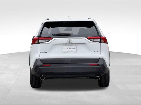 Used 2020 Toyota RAV4 XLE FWD image 4
