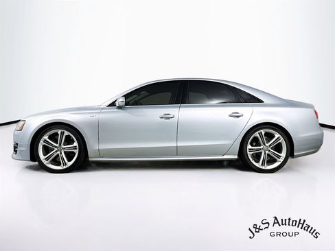 Used 2015 Audi S8 image 4