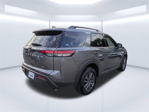 Used 2025 Nissan Pathfinder SV image 4