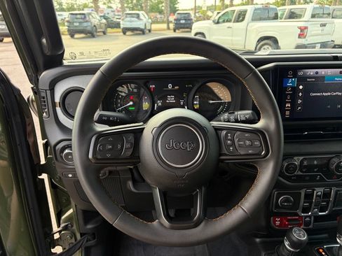 Used 2024 Jeep Wrangler Unlimited AWD/4WD image 14
