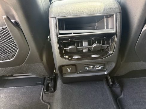 Used 2025 Jeep Grand Cherokee Altitude RWD image 25
