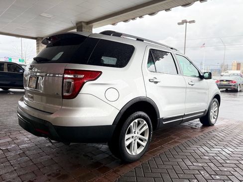 Used 2015 Ford Explorer XLT image 11