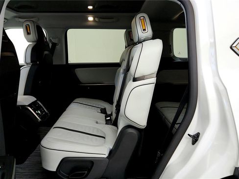 Used 2025 Rivian R1S Adventure image 21