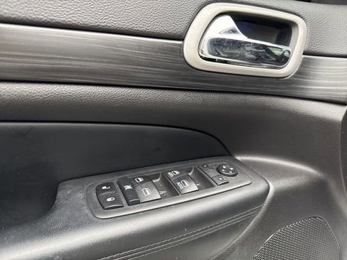 Used 2020 Jeep Grand Cherokee Altitude AWD/4WD image 24