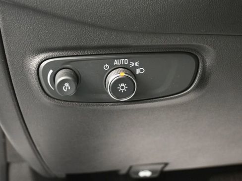 Used 2023 Chevrolet Equinox LT image 40