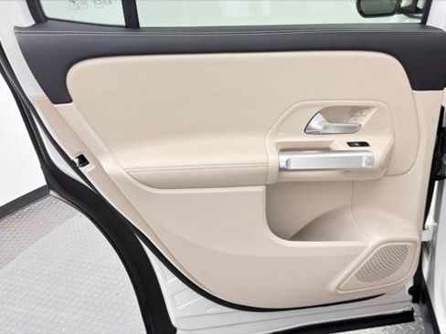 Used 2023 Mercedes-Benz GLB 250 w/ Premium Package image 15