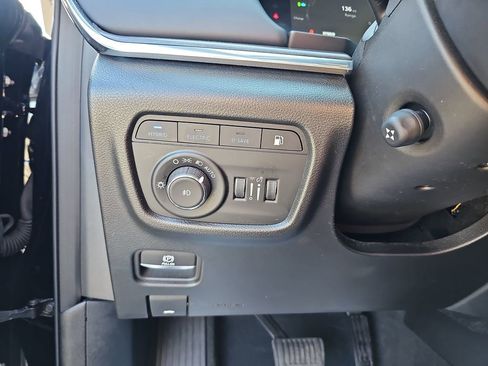 Used 2022 Jeep Grand Cherokee Overland w/ Luxury Tech Group IV image 30