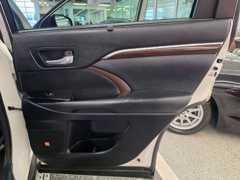 Used 2014 Toyota Highlander Limited FWD image 28
