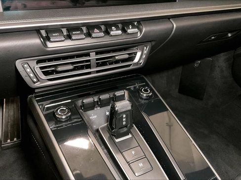 Used 2024 Porsche 911 Carrera 4S w/ Premium Package image 32