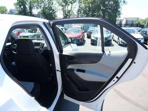 Used 2020 Chevrolet Equinox LS AWD/4WD image 34
